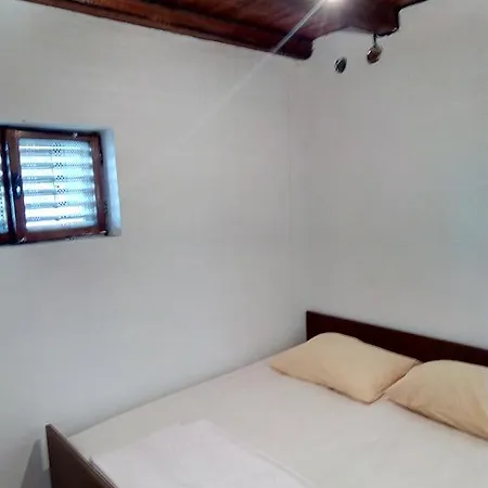 Robinson Rest House Casa de Férias Zavala